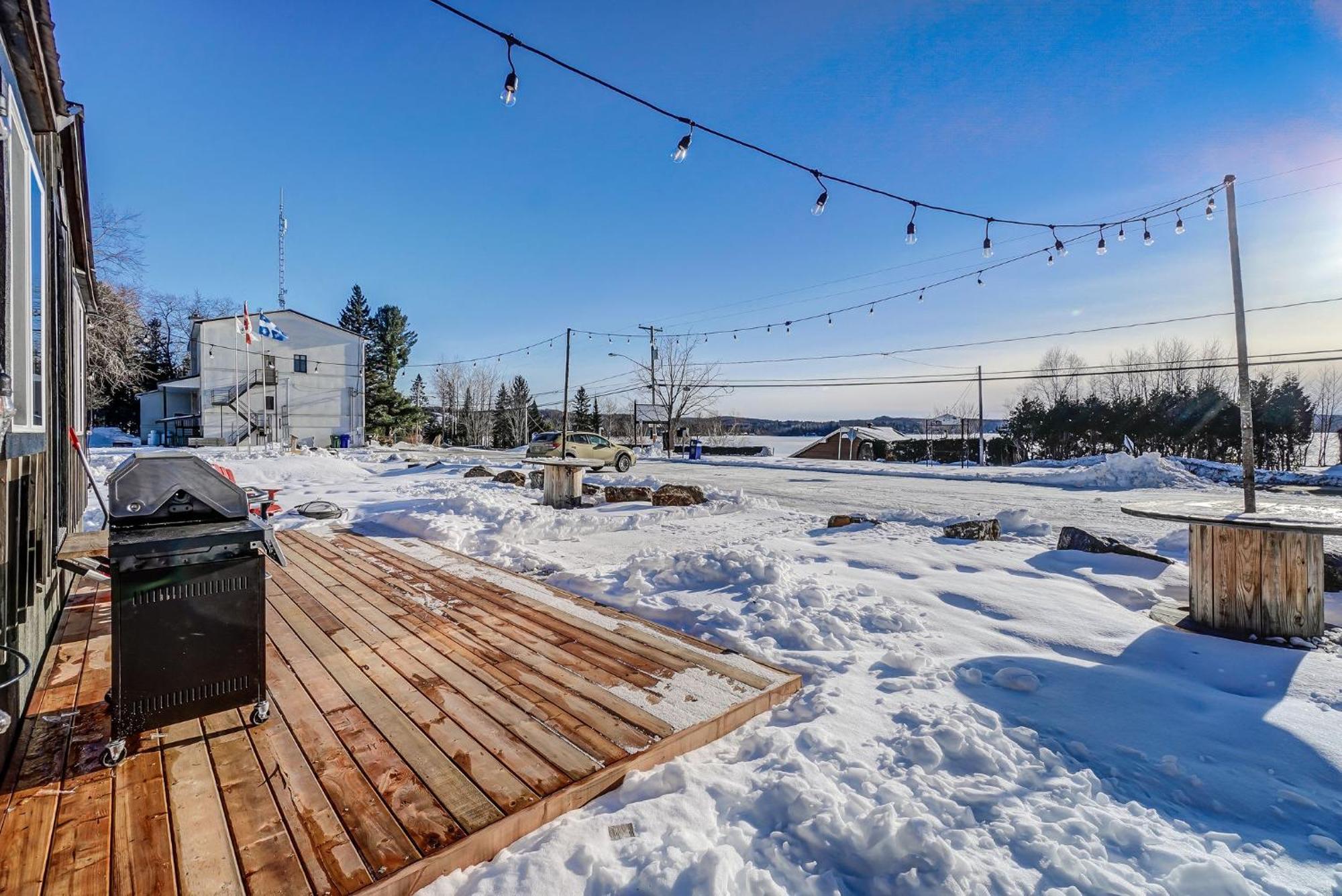 Your Cozy Cabin Retreat Saint-Remi-d'Amherst Exterior foto