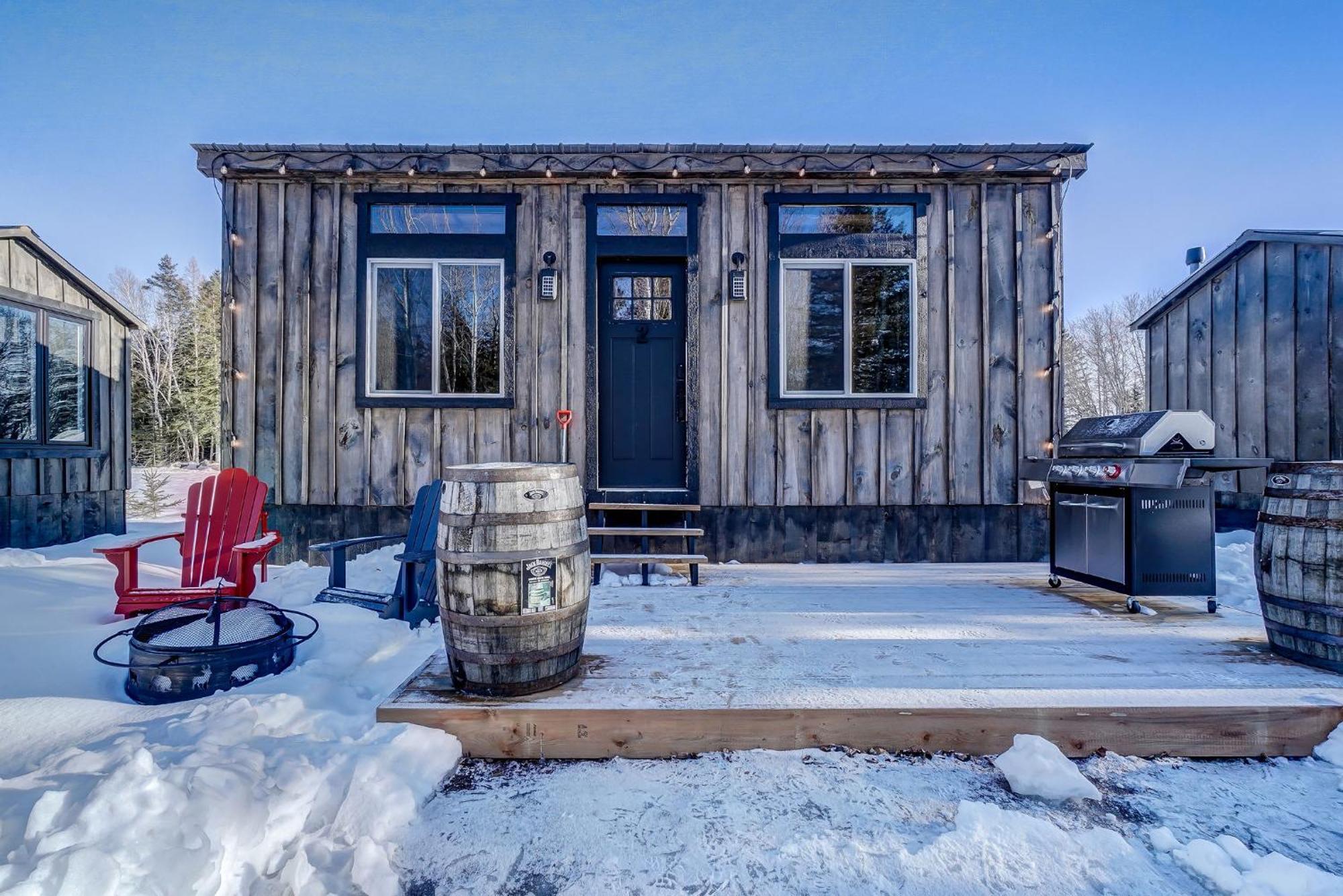 Your Cozy Cabin Retreat Saint-Remi-d'Amherst Exterior foto